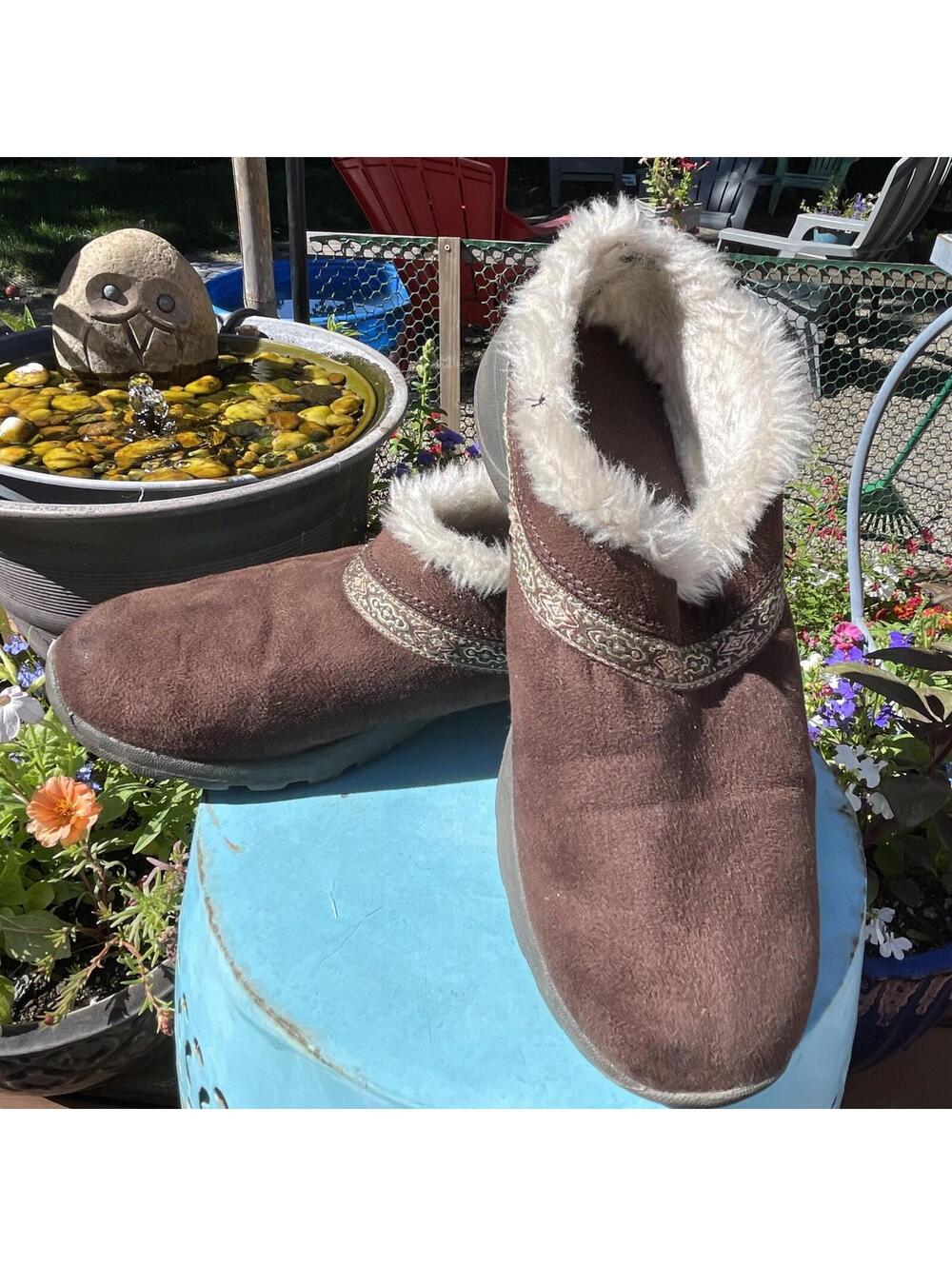 Rugged Outback Comfort Shoes Soft Brown Faux Suede With Ribbon Detail Fuzzy Sz 9